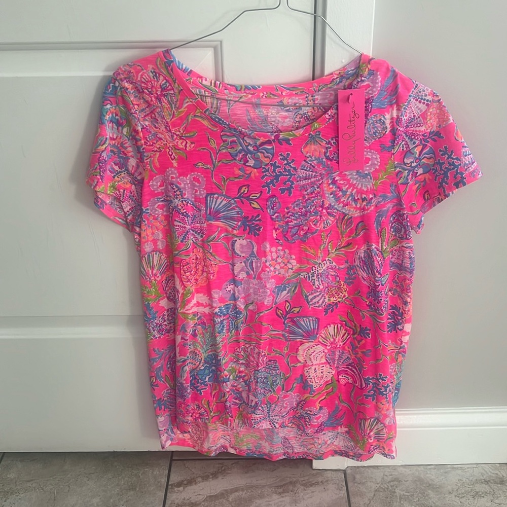 NEW with tags Lilly Pulitzer woman’s short sleeve t shirt (size L)